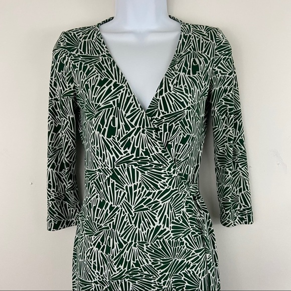 BCBGMaxAzria Green White Print Wrap Dress XS - Picture 2 of 12